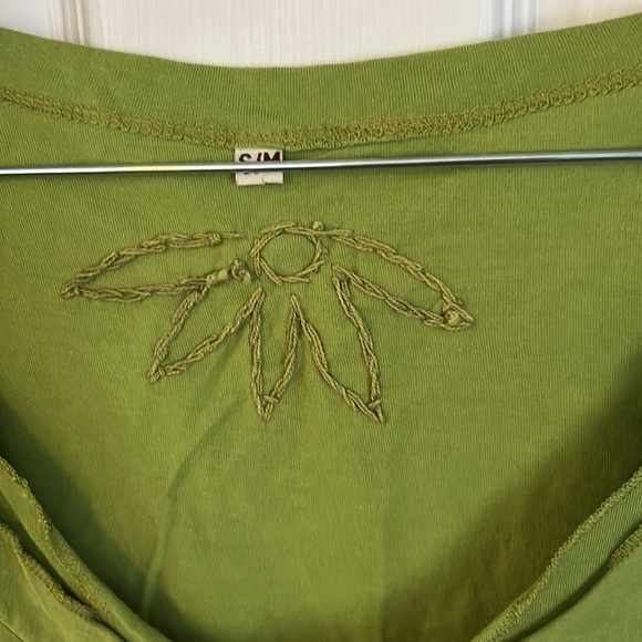 Extremely soft and fun short tee shirt - Picture 2 of 4